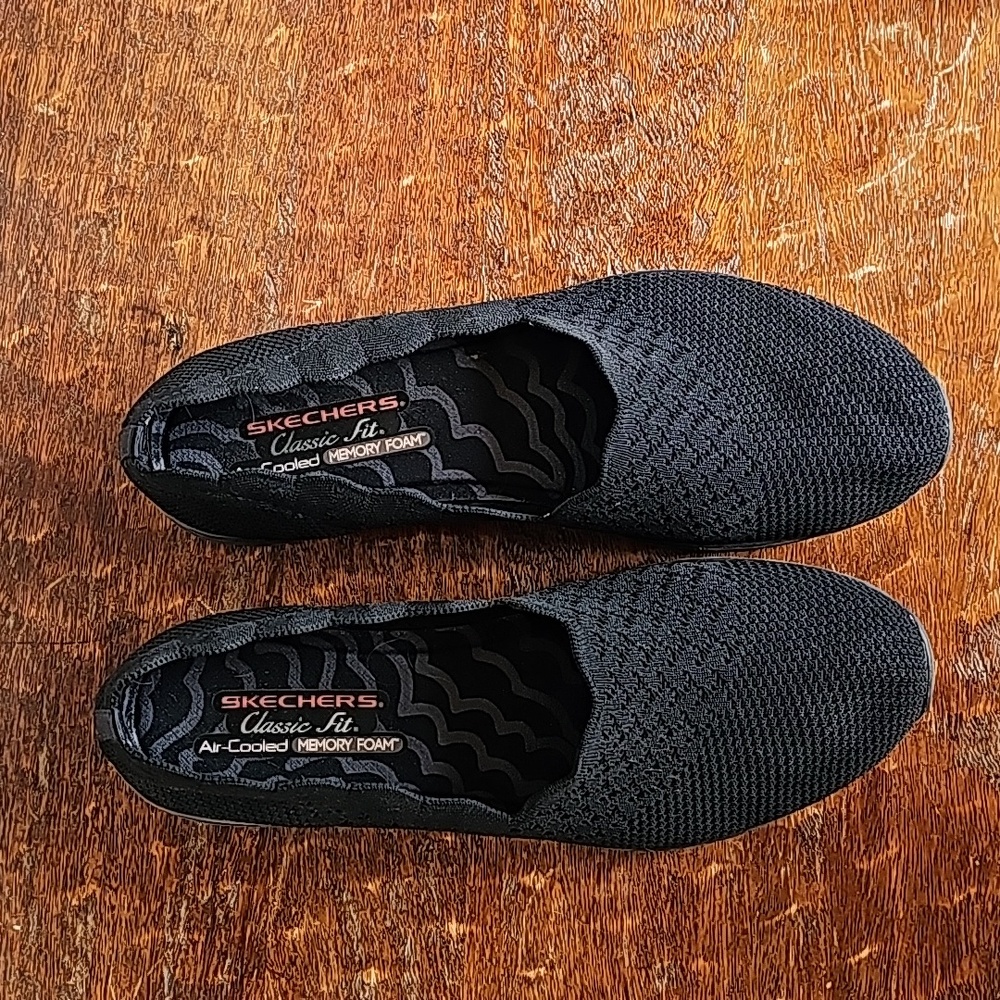 Worn twice Black Skechers flats ladies sz 11
